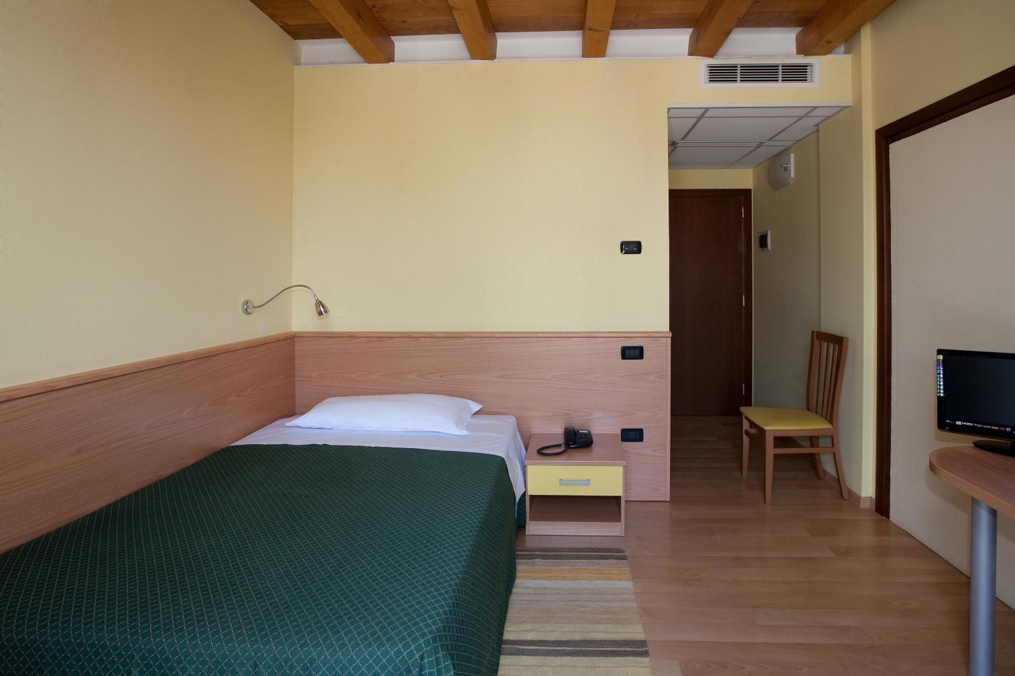Hotel Valbrenta Limena Bagian luar foto